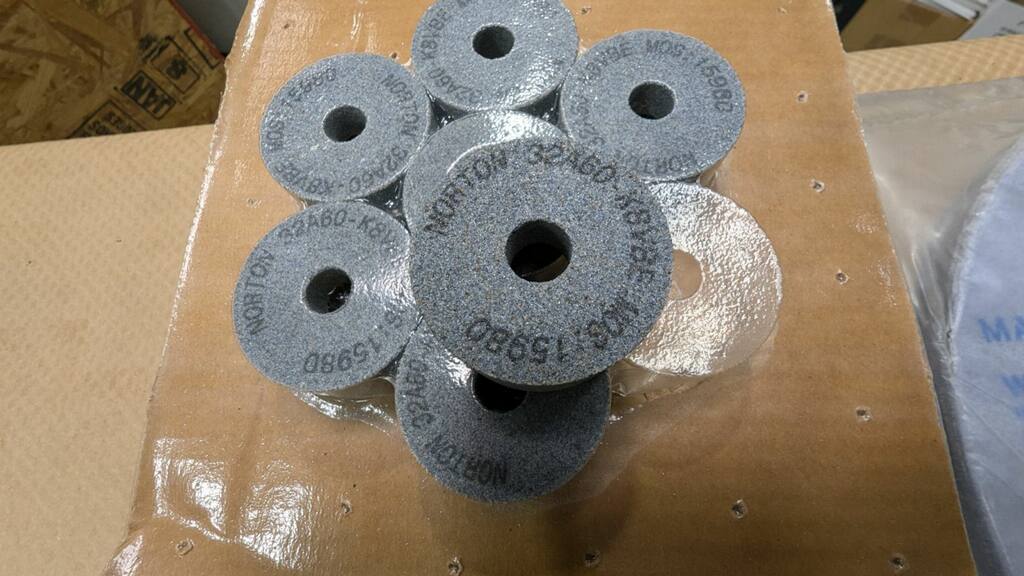Toyoda GUP 32x100 Universal Grinder, 1981 - Spare Wheels, ID Attachment, Steady Rest Included - Image 11