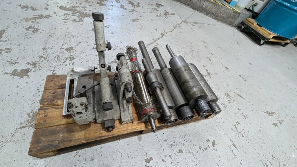 Toyoda GUP 32x100 Universal Grinder, 1981 - Spare Wheels, ID Attachment, Steady Rest Included - Image 17
