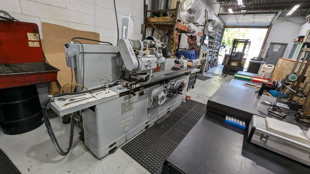 Toyoda GUP 32x100 Universal Grinder, 1981 - Spare Wheels, ID Attachment, Steady Rest Included - Image 2