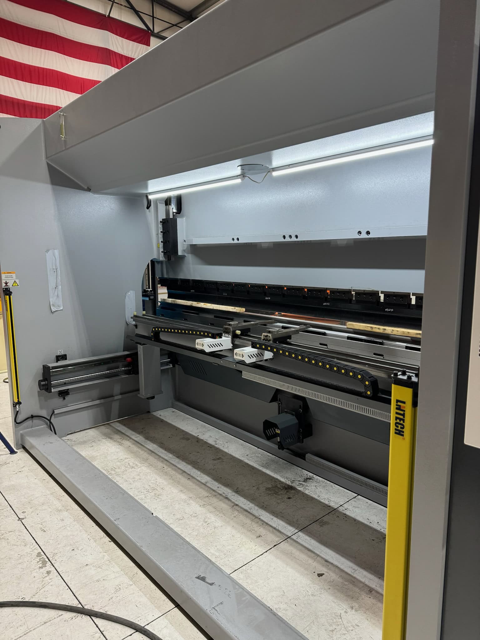 150 Ton x 10' Accurl Genius Pro CNC Press Brake, 2025 - 4 axis back gauge - Image 2