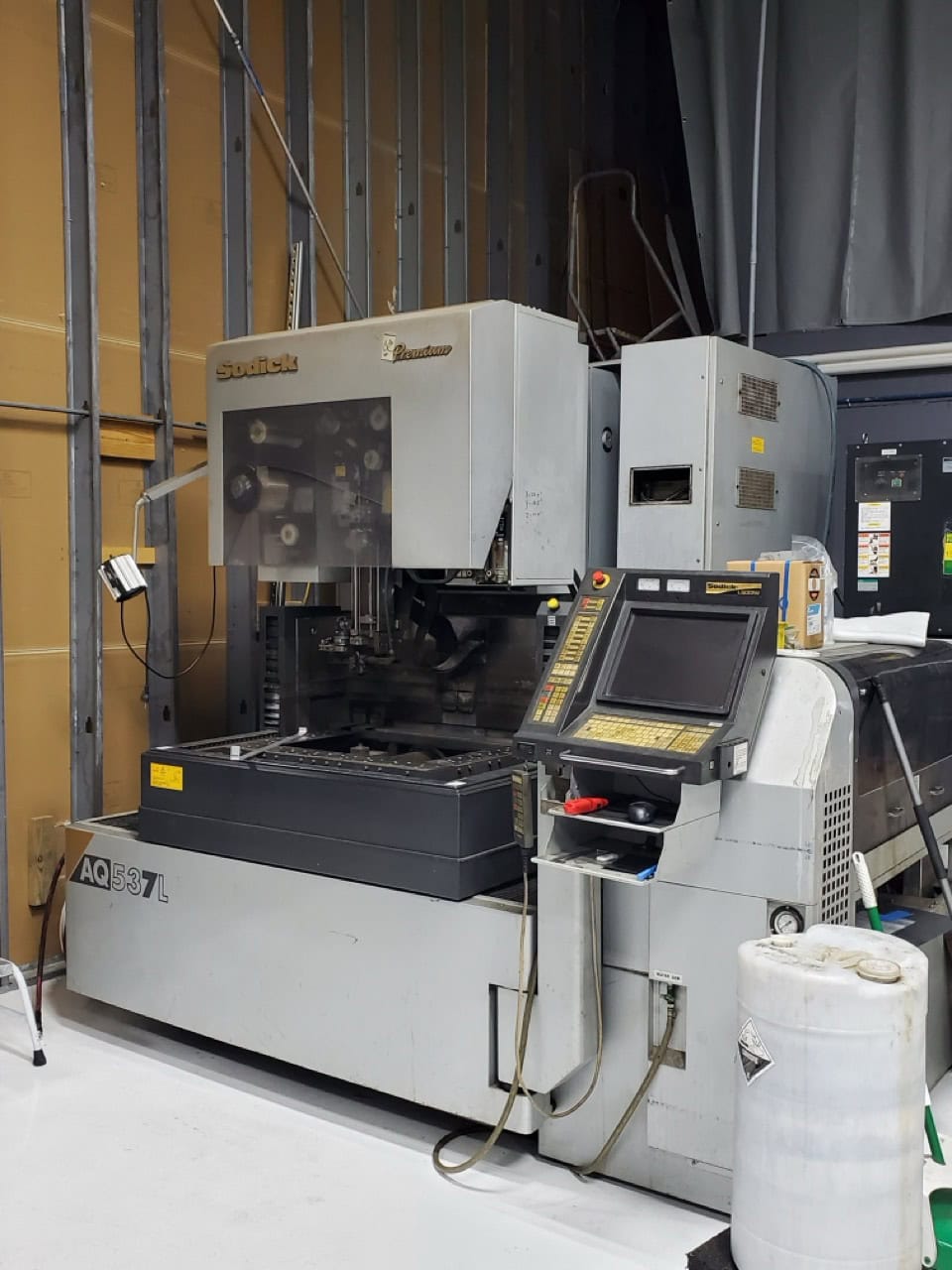 Sodick AQ537L CNC Wire EDM, 2005 - Chiller, Auto Thread, Rise/Fall Tank, Submersible Flushing, Dielectric Filtration System, Wire Chopper