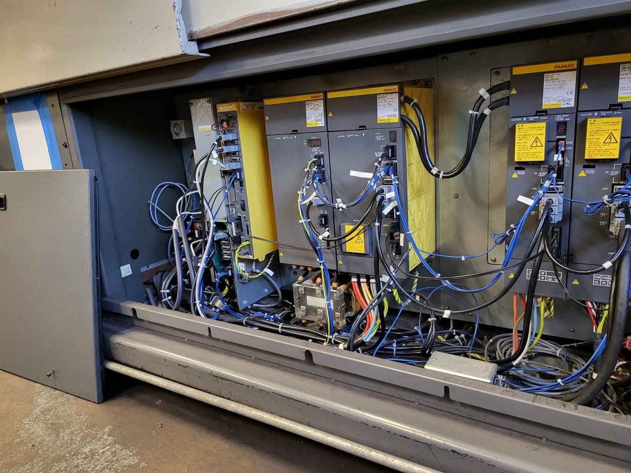110 Ton, 4.8 Oz Shot Cincinnati Milacron Roboshot 110i Injection Molding Machine, 2000 - Image 15