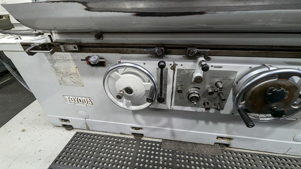 Toyoda GUP 32x100 Universal Grinder, 1981 - Spare Wheels, ID Attachment, Steady Rest Included - Image 3