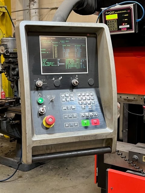 242 Ton Amada HFE-220/4 CNC Hydraulic Press Brake 2001 - Tooling Included - Image 4