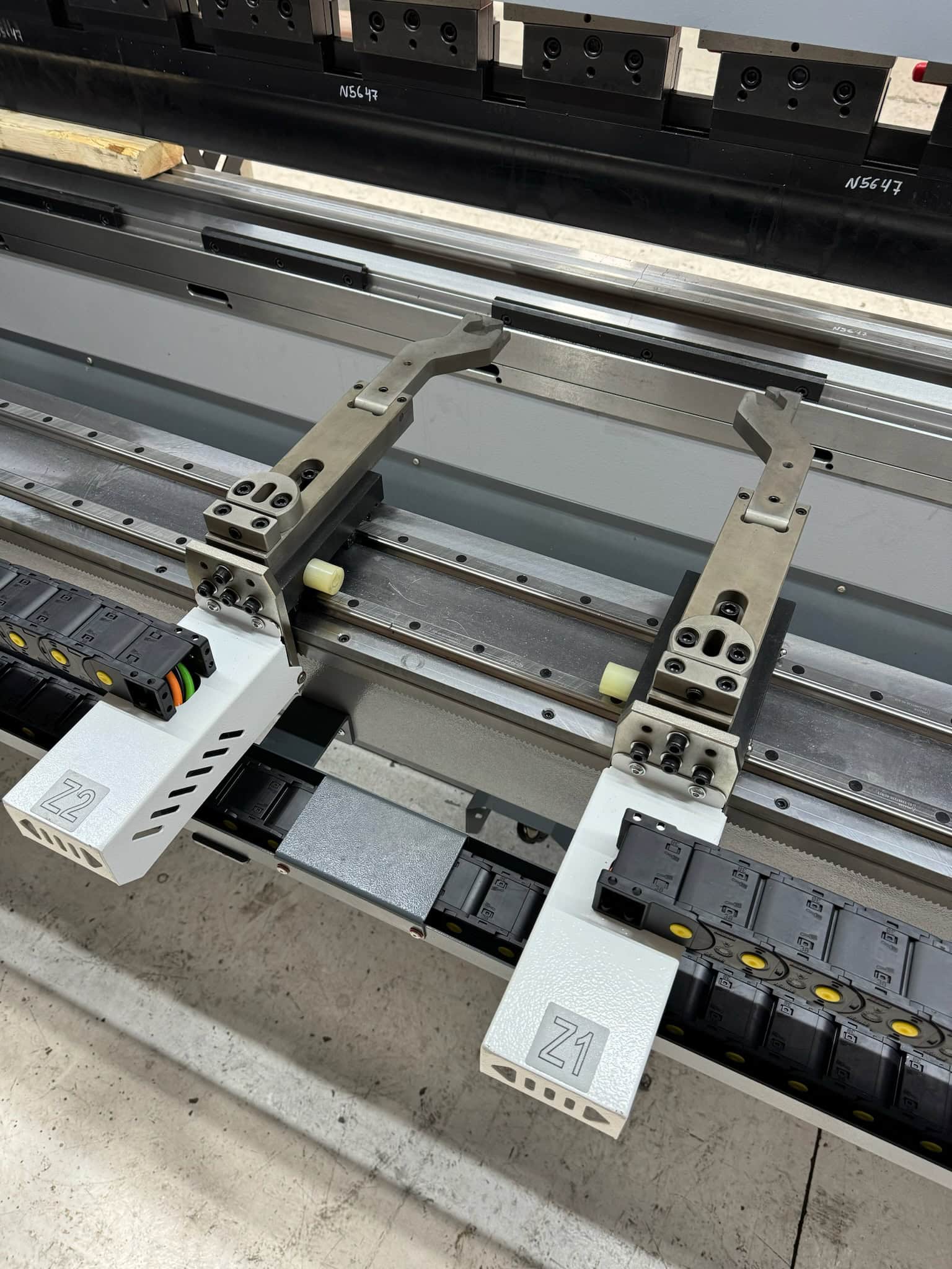 150 Ton x 10' Accurl Genius Pro CNC Press Brake, 2025 - 4 axis back gauge - Image 4