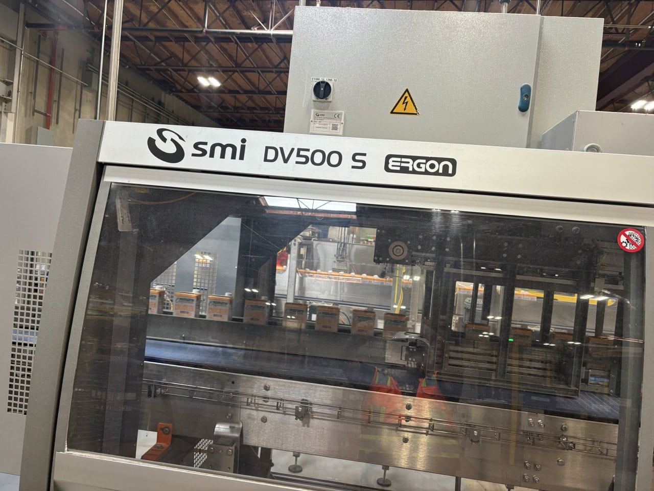 SMI WP 600 Ergon Wrap-Around Case Packer for Corrugated Cardboard Boxes with SMI DV 500 S Ergon Multilane Product Divider, 2020 - Image 4
