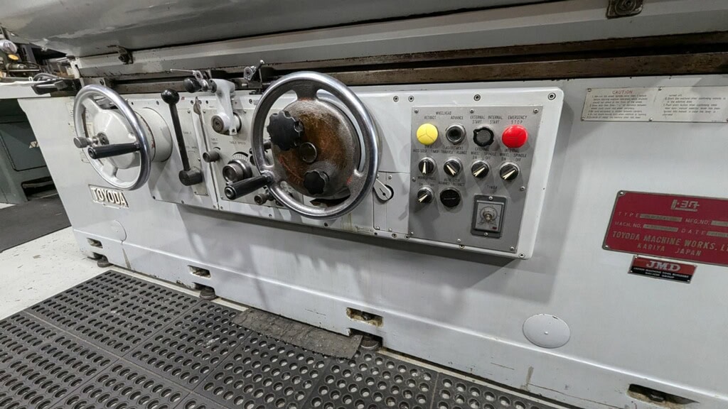 Toyoda GUP 32x100 Universal Grinder, 1981 - Spare Wheels, ID Attachment, Steady Rest Included - Image 8