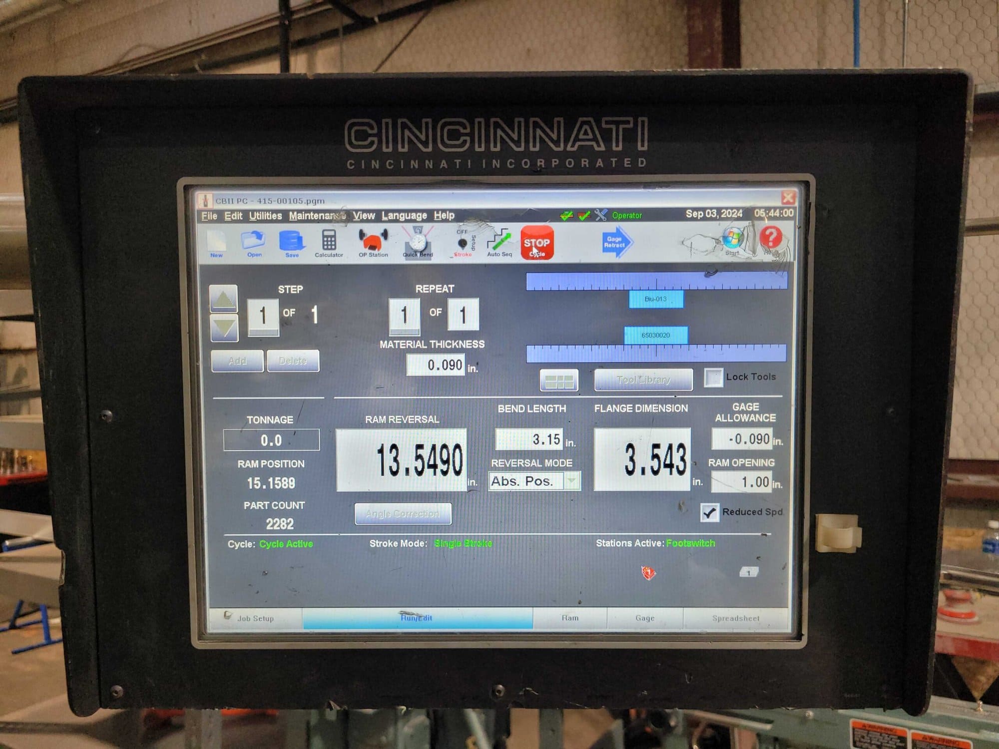 90 Ton x 8' Cincinnati 90CBIIX6 CNC Hydraulic Press Brake, 1998 - Image 2
