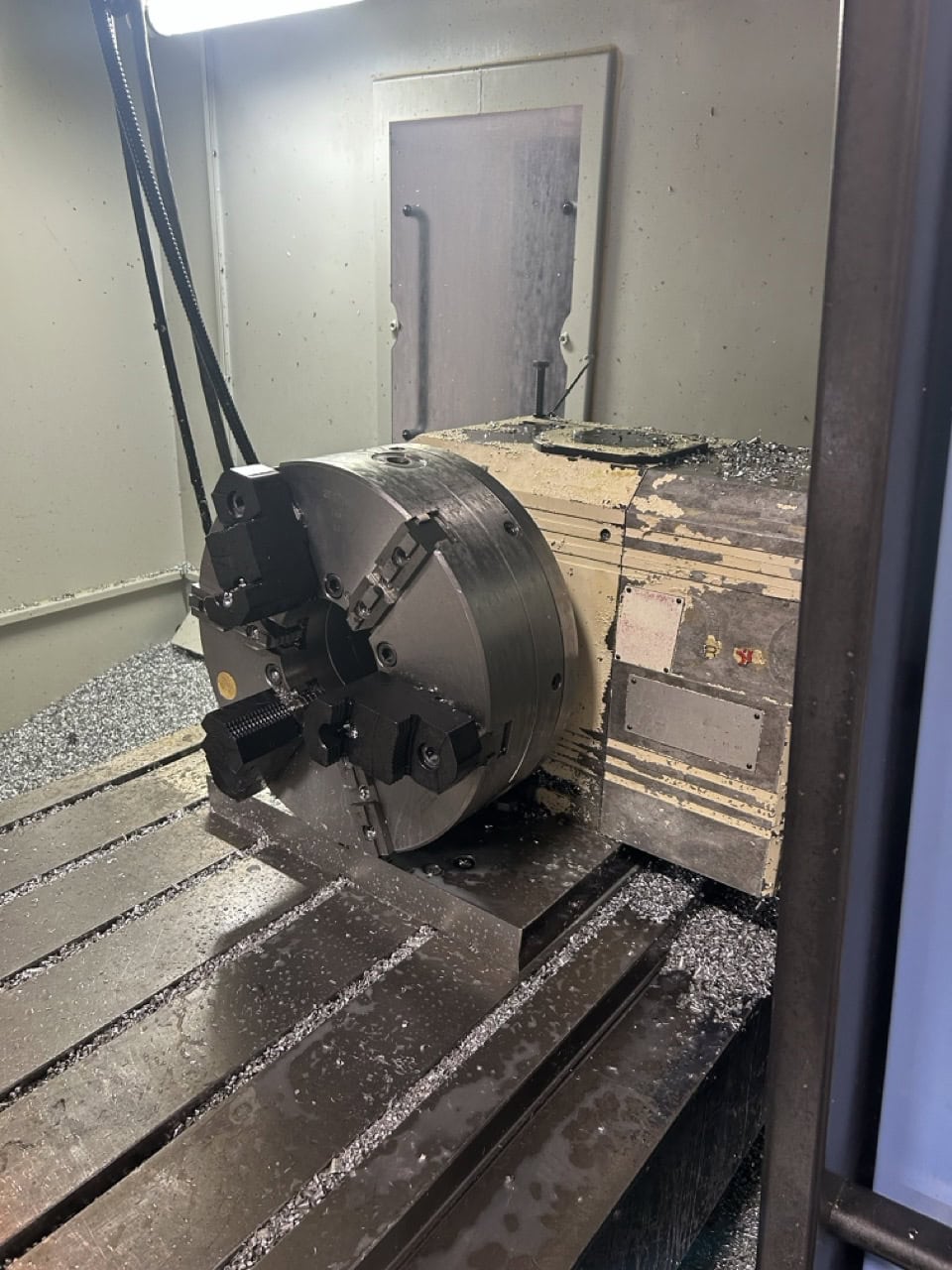 Doosan MV6030/50 VMC, 2008 - 4th Axis Wired, Chip Conveyor - Image 3