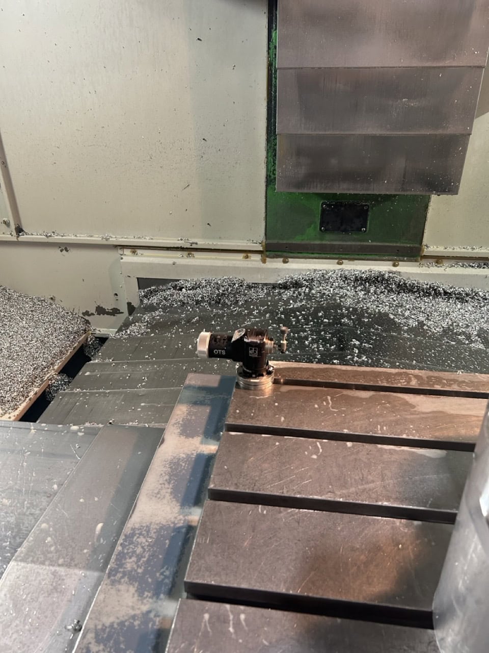 Doosan MV6030/50 VMC, 2008 - 4th Axis Wired, Chip Conveyor - Image 4