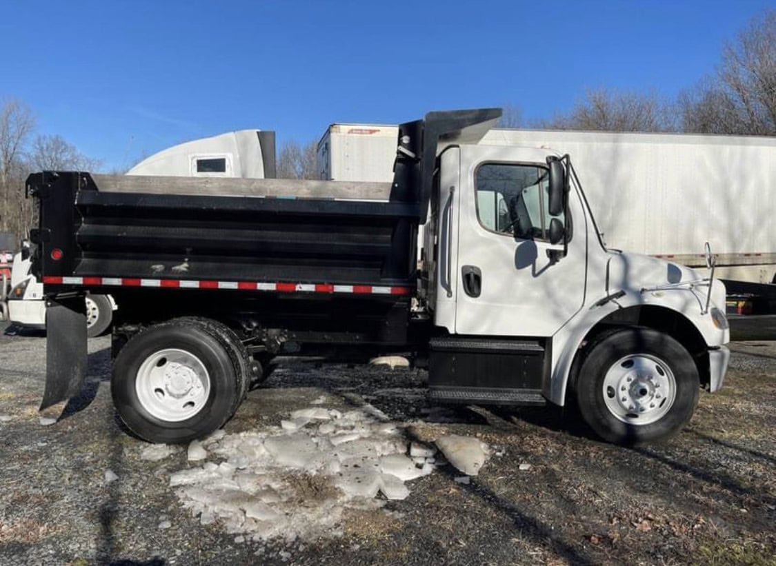Freightliner M2 106 Medium Duty & Dump Truck, 2020 - ~6700 Miles - Image 2