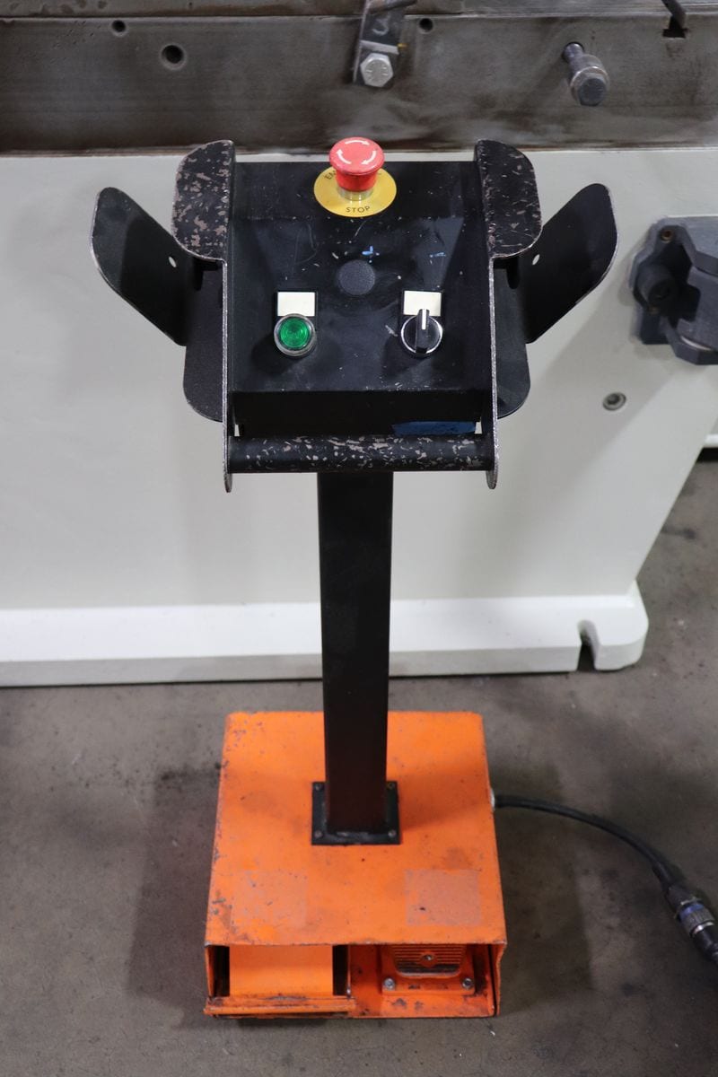 175 Ton x 12' Accurpress 717512 CNC Press Brake, 2002 - 2 axis back gauge - Image 4