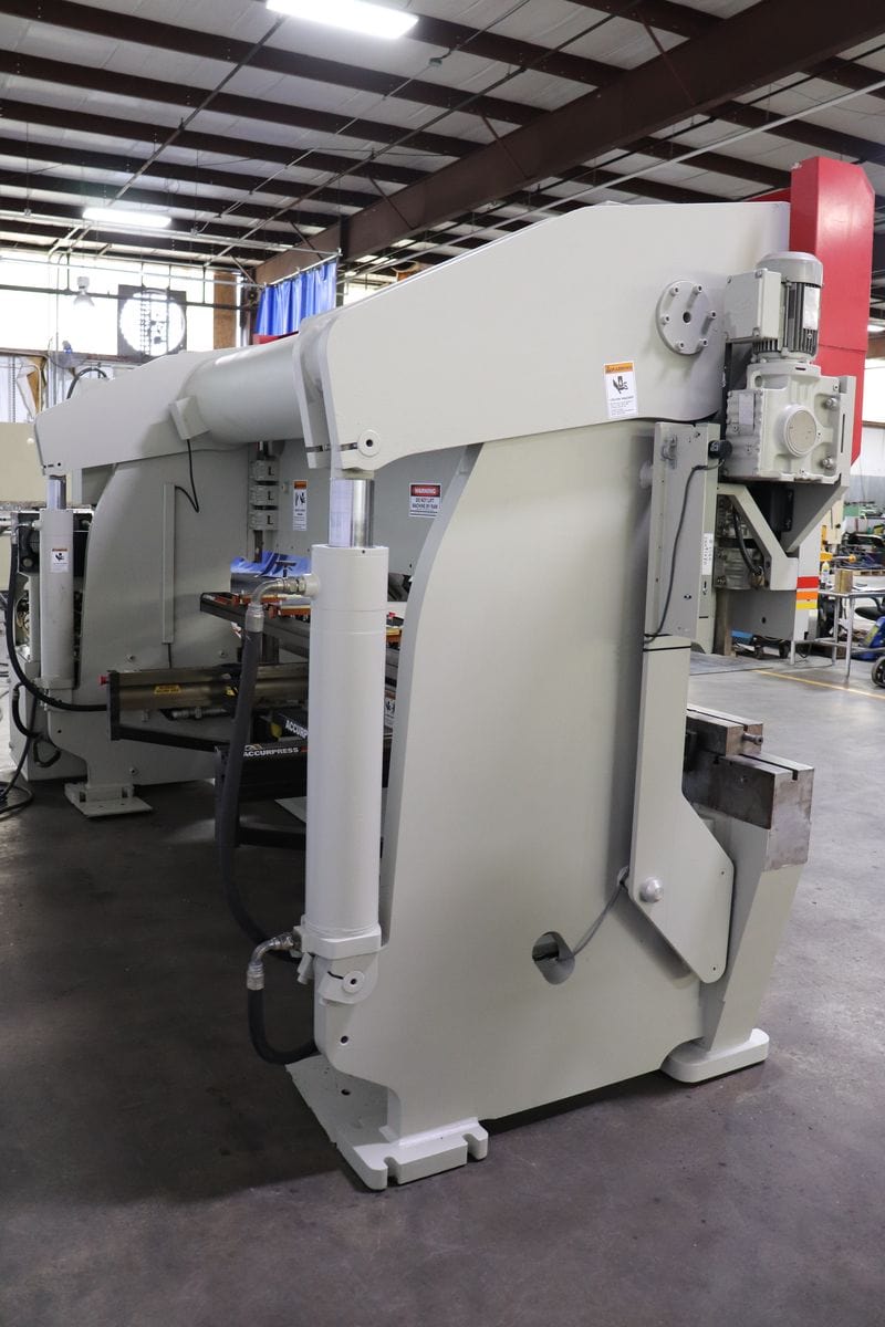 175 Ton x 12' Accurpress 717512 CNC Press Brake, 2002 - 2 axis back gauge - Image 6
