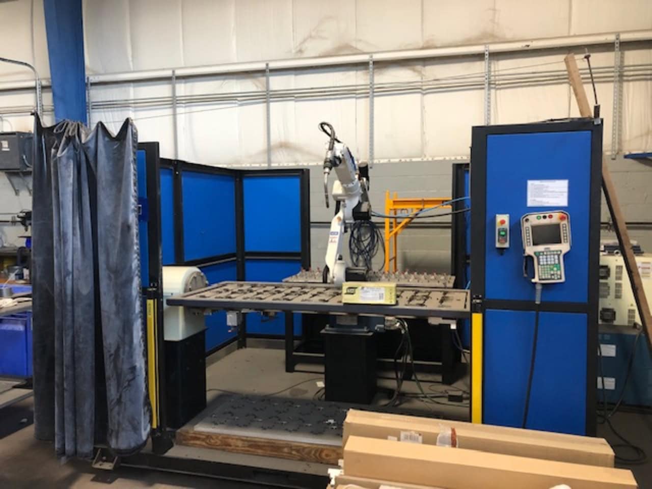 OTC Daihen AX21-UV0000 Robotic Welder, 2012 - AX21 Controller, AXV6 Robot