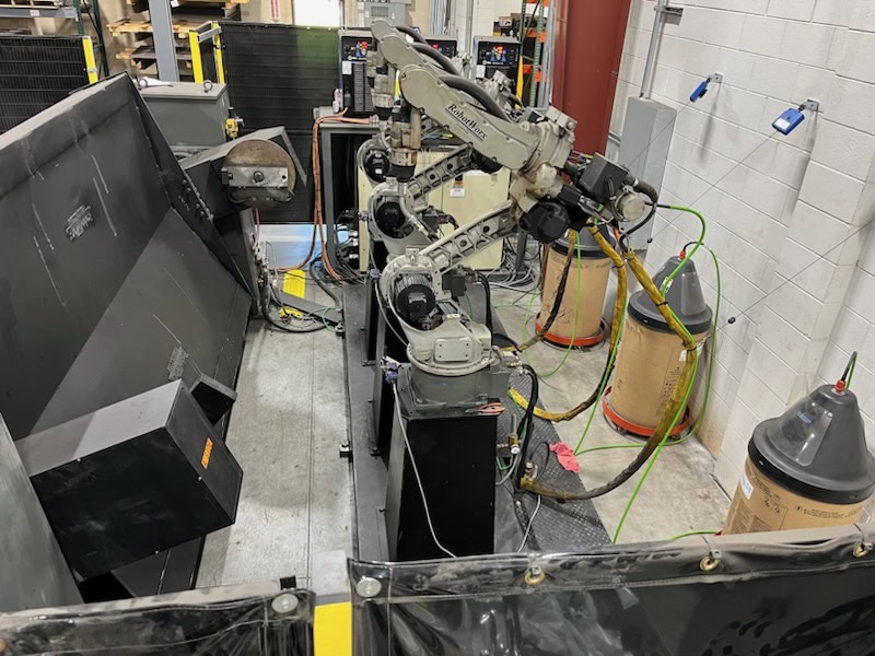 Yaskawa Motoman EA1400 Triple-Arm Robot Welding Cell, 2004 - 450 Amp Miller Auto Axcess 450