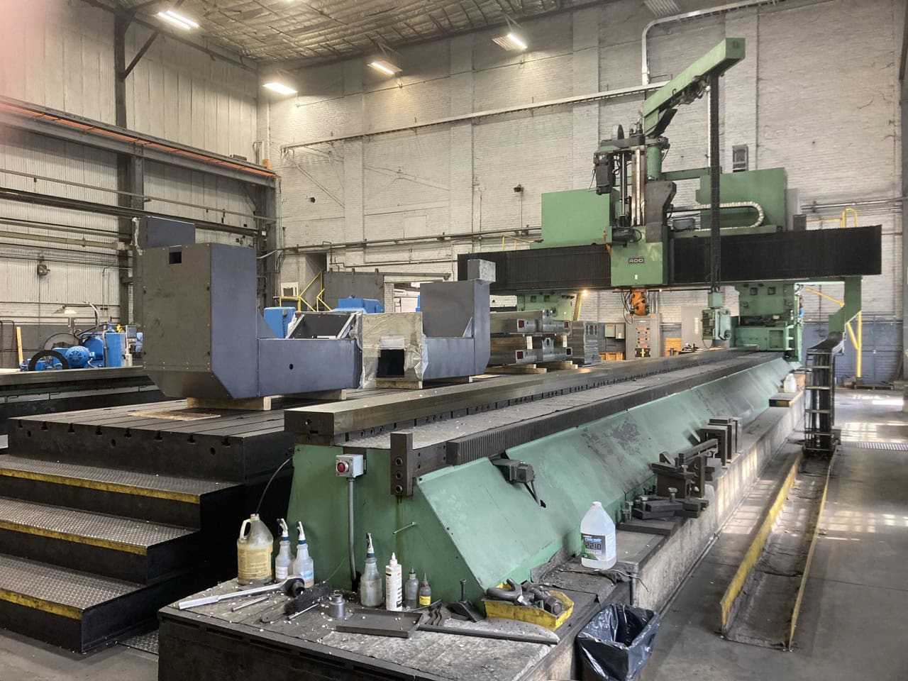 40' x 8' RD&D Model VTC 53/60 CNC Gantry Mill, 1990 - Universal Head, 80 HP, Cat 50, Fanuc Control