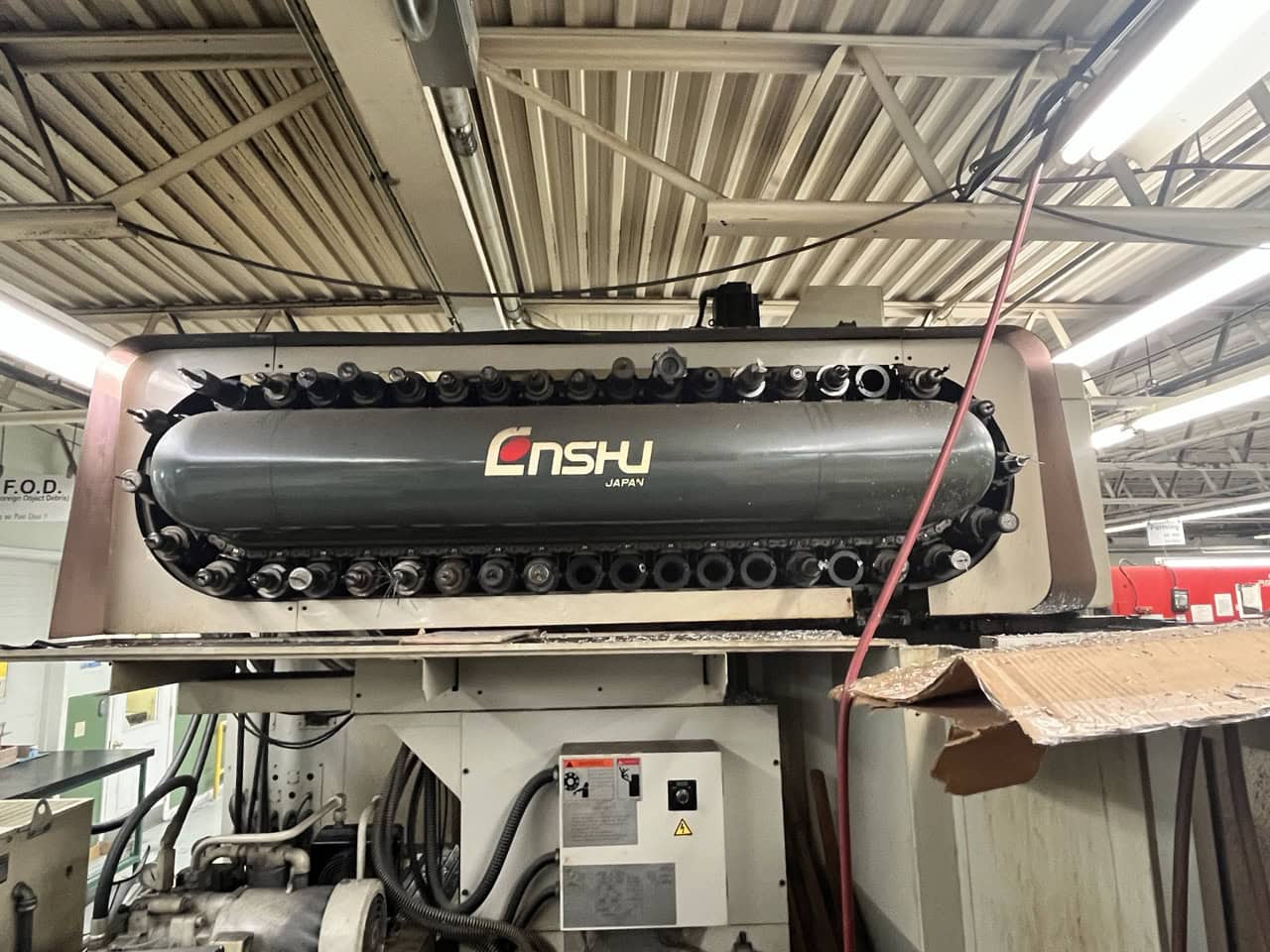 Enshu 800V CNC VMC, 1997 - Chip Conveyor, 40 Station Twin Arm Side Mount ATC - Image 2