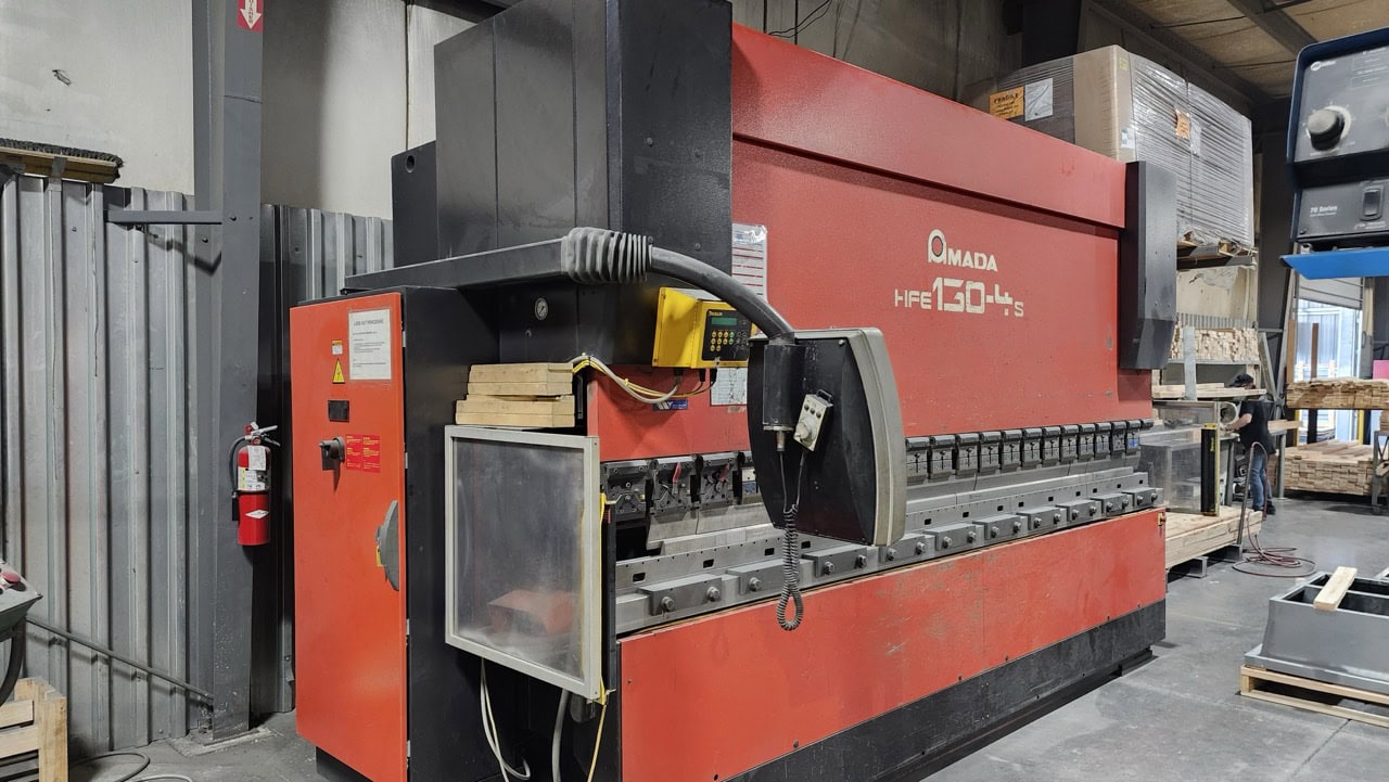144 Ton x 14' Amada HFE 130-4S Hydraulic Press Brake, 2001 - Light Curtains - Image 2