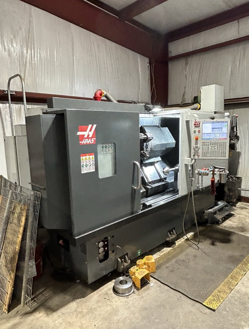 Haas ST-35Y CNC Lathe, 2023 - 6k RPM Live Tooling, Y Axis, Hydraulic Programmable Tailstock, Chip Conveyor - Image 2