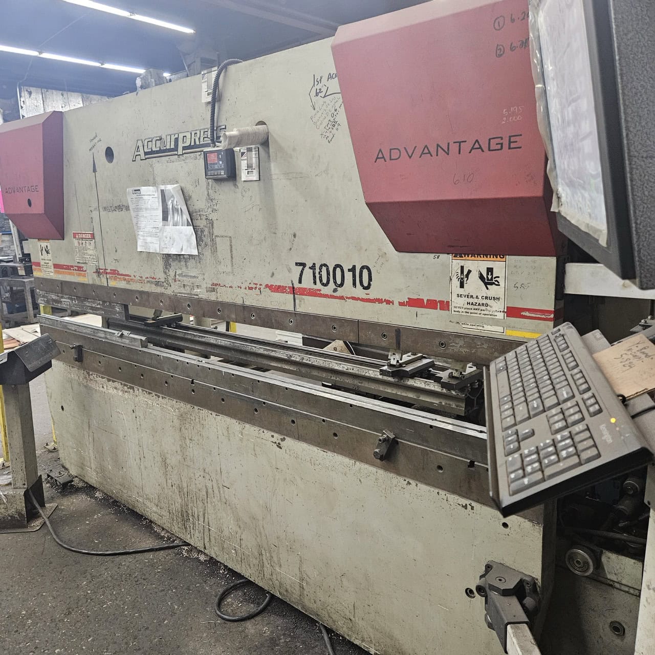 100 Ton x 10' CNC Accurpress Advantage 710010 Press Brake - ETS 2000 Control, 2 Axis Backgauge - Image 2