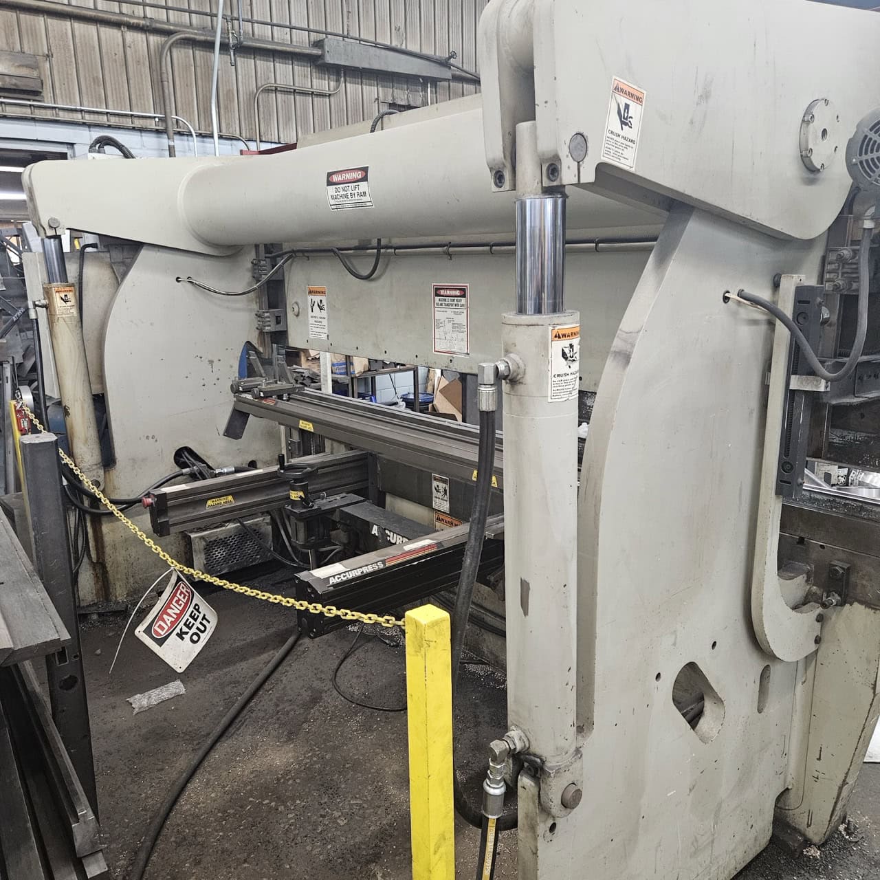 100 Ton x 10' CNC Accurpress Advantage 710010 Press Brake - ETS 2000 Control, 2 Axis Backgauge - Image 3