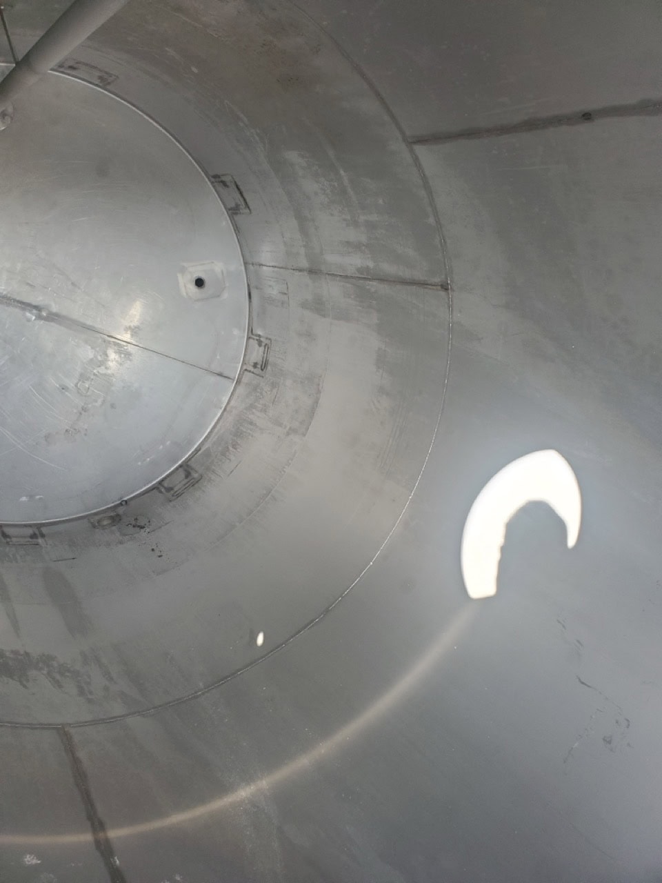 2,800 Gallon Stainless Steel Tank with Inside/Outside Access Ladder - Image 4