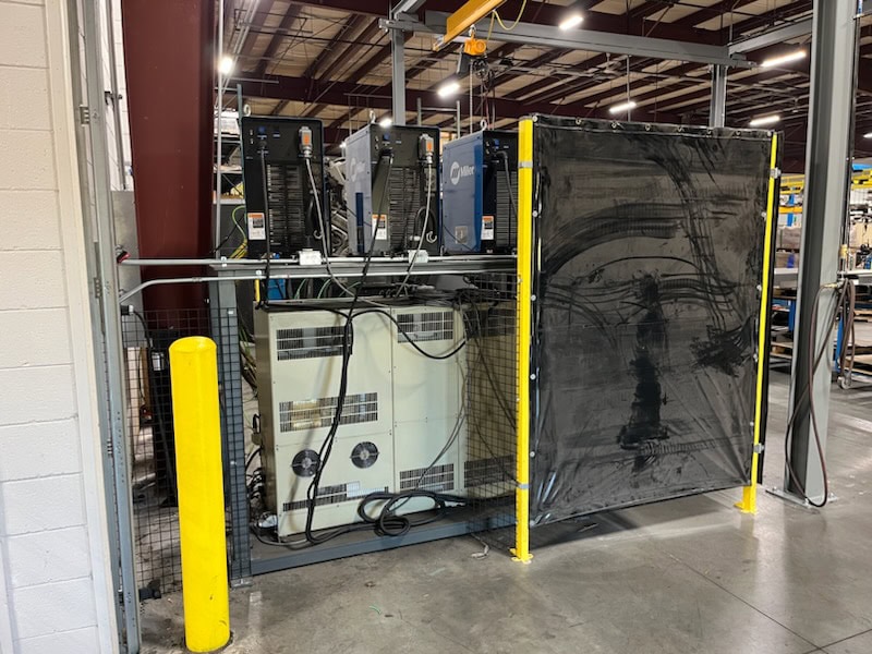 Yaskawa Motoman EA1400 Triple-Arm Robot Welding Cell, 2004 - 450 Amp Miller Auto Axcess 450 - Image 3