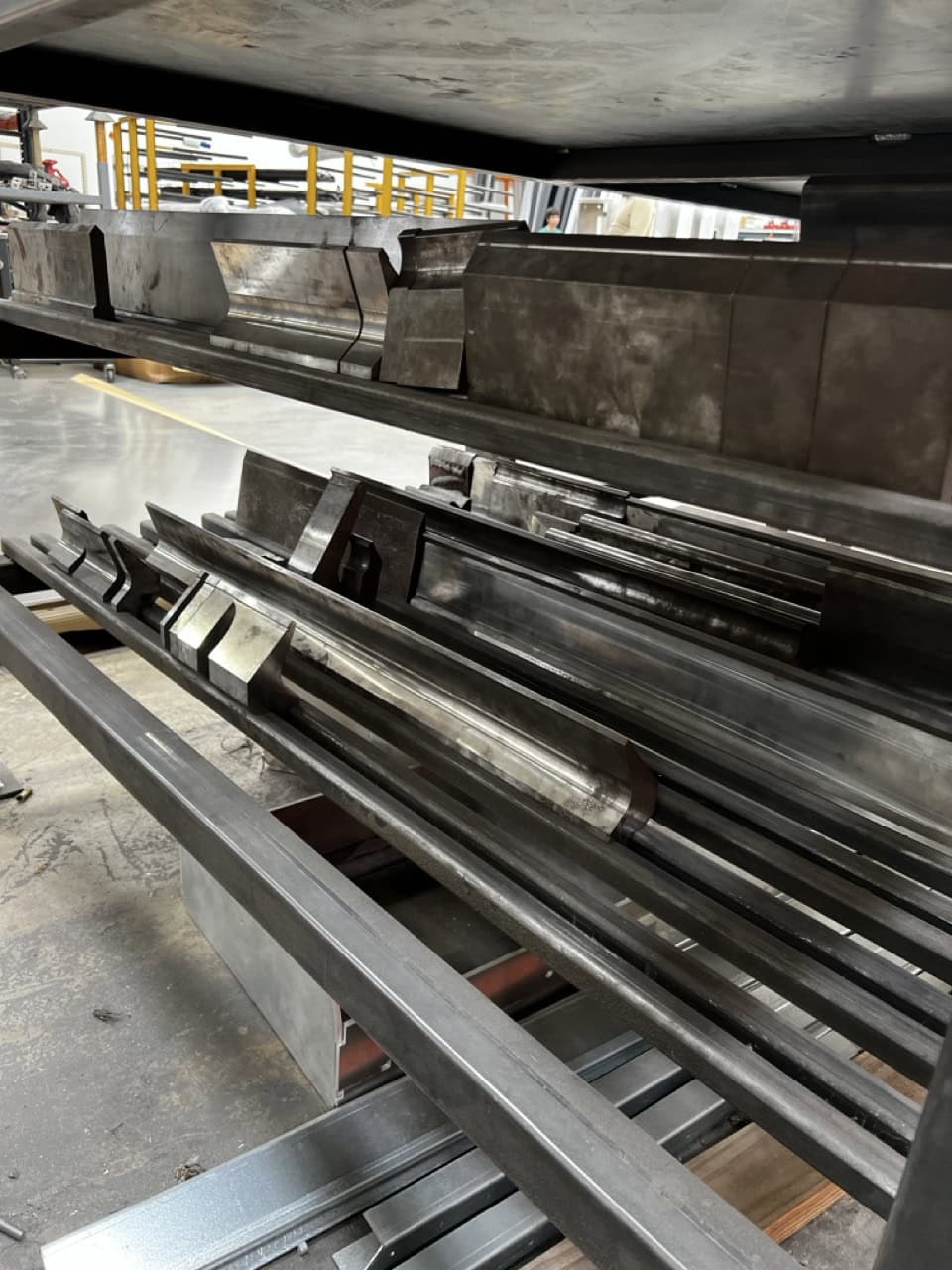 145 Ton X 10' Amada HFE M2 1303 CNC Press Brake, 2011 - 6-Axis BG, Crowning, Tooling Included - Image 8