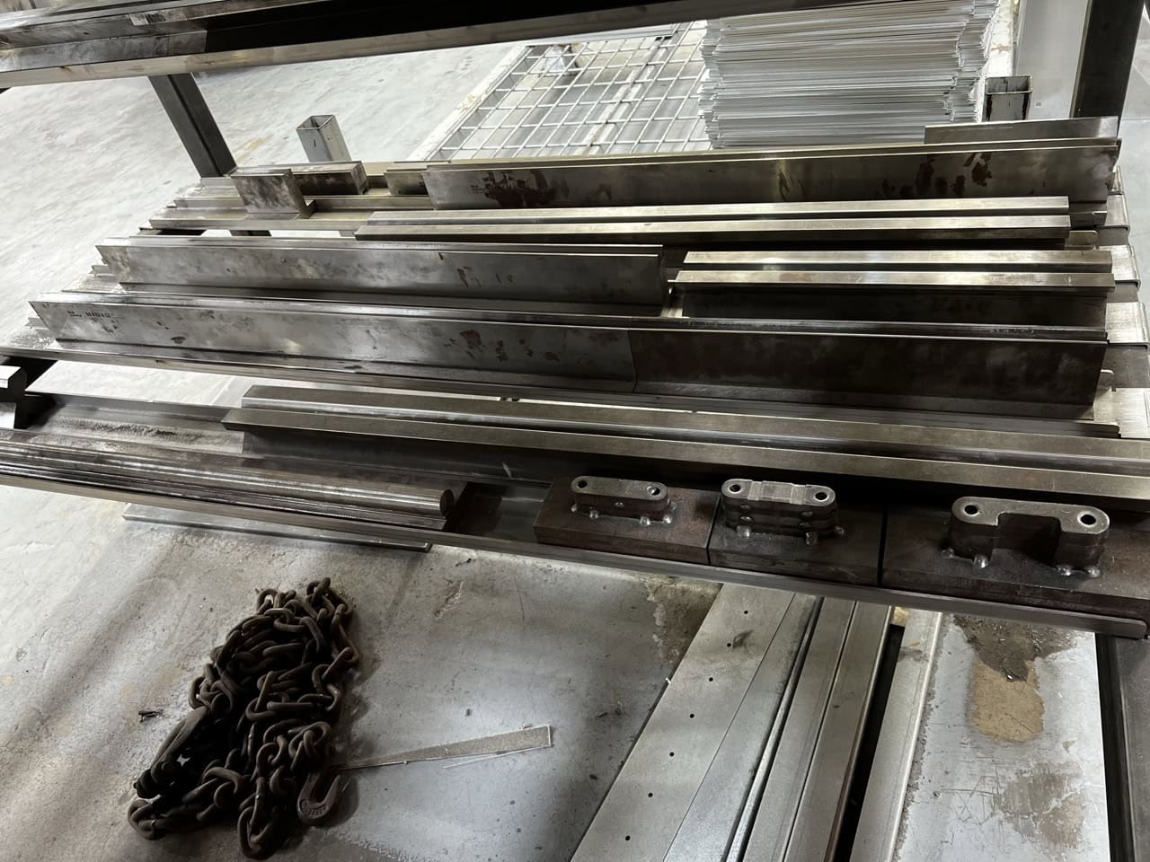 145 Ton X 10' Amada HFE M2 1303 CNC Press Brake, 2011 - 6-Axis BG, Crowning, Tooling Included - Image 9