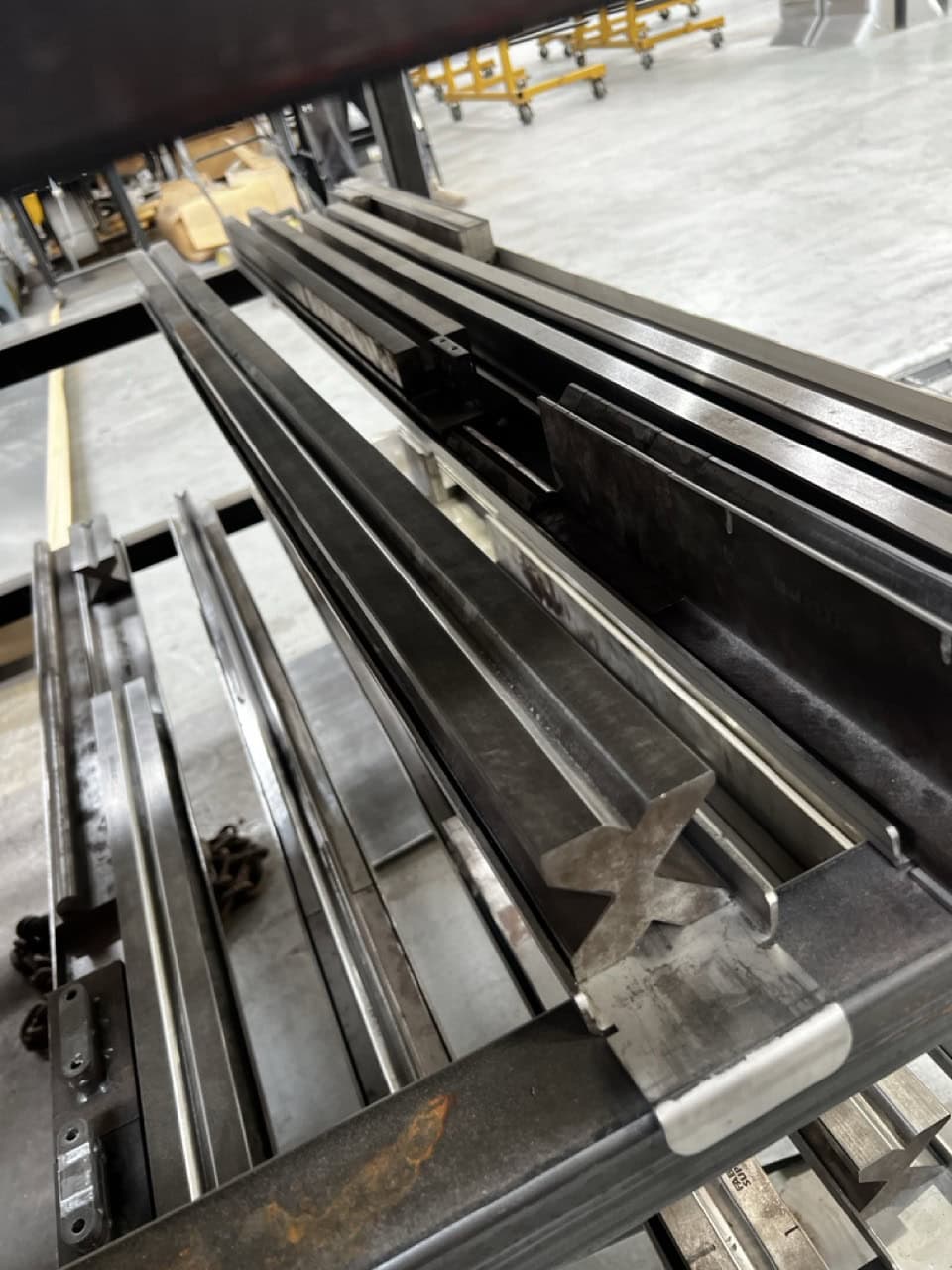 145 Ton X 10' Amada HFE M2 1303 CNC Press Brake, 2011 - 6-Axis BG, Crowning, Tooling Included - Image 10