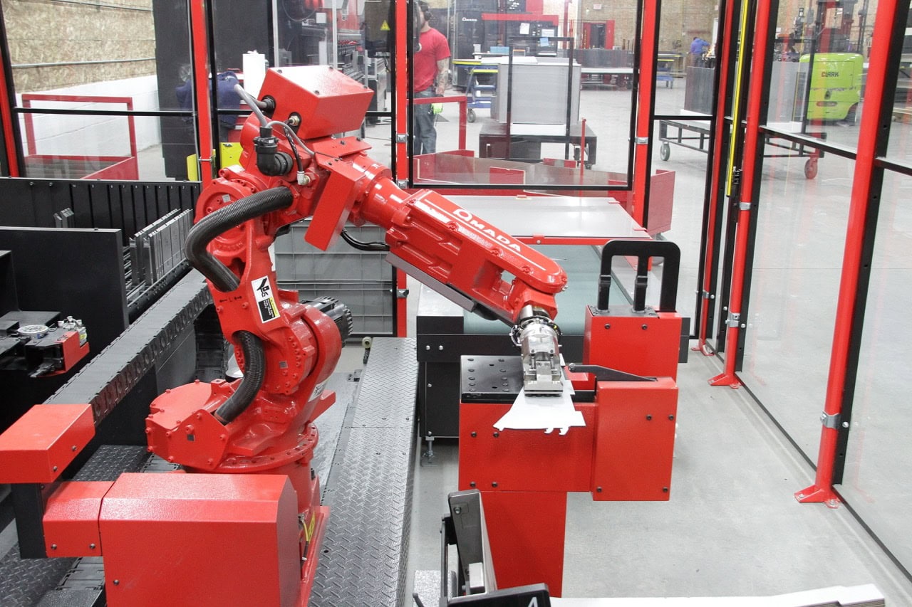 60 Ton x 4' Amada EG6013 Automated Bend Cell, 2017 - 6 -Axis Robot, 7-Axis Backgauge - Image 3