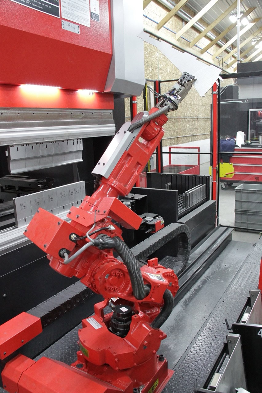 60 Ton x 4' Amada EG6013 Automated Bend Cell, 2017 - 6 -Axis Robot, 7-Axis Backgauge - Image 11