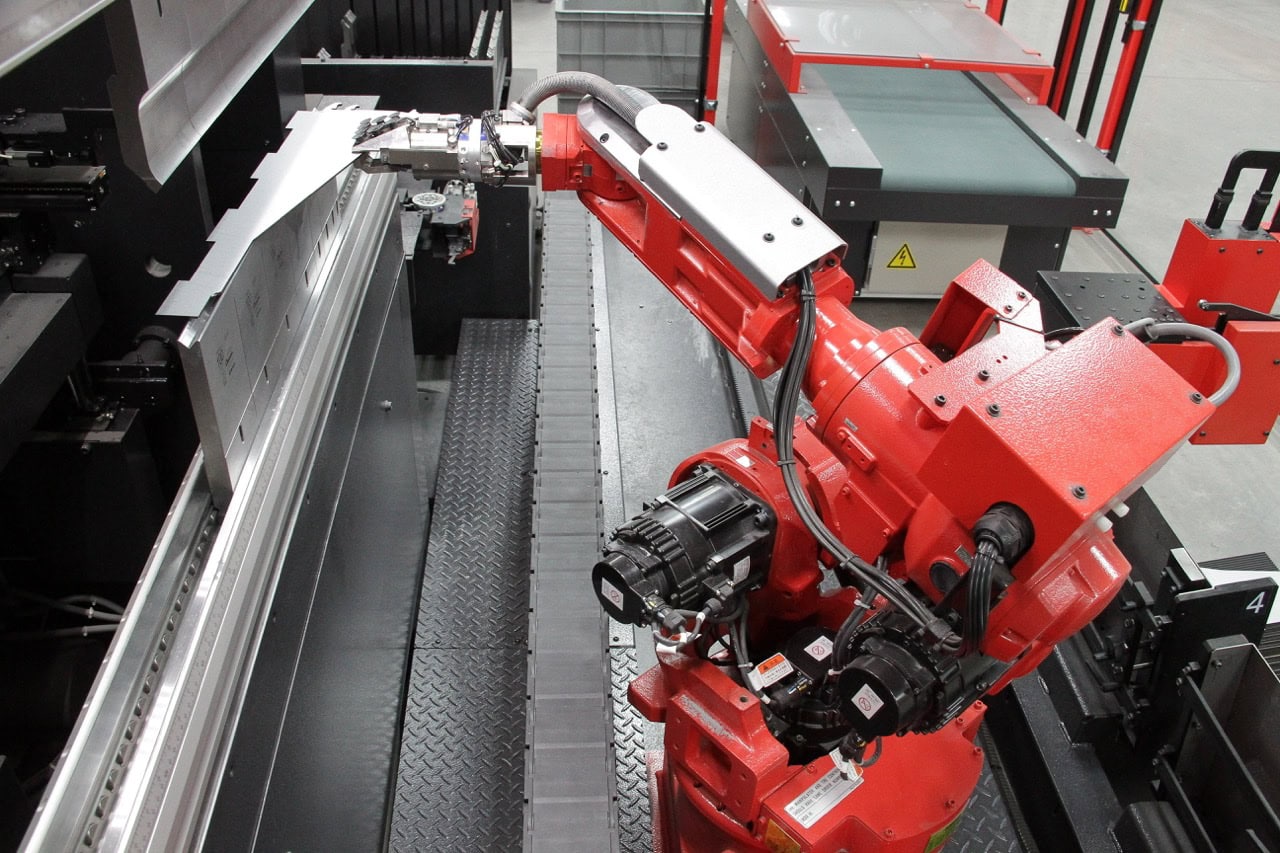 60 Ton x 4' Amada EG6013 Automated Bend Cell, 2017 - 6 -Axis Robot, 7-Axis Backgauge - Image 15