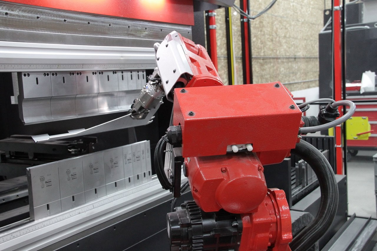 60 Ton x 4' Amada EG6013 Automated Bend Cell, 2017 - 6 -Axis Robot, 7-Axis Backgauge - Image 20