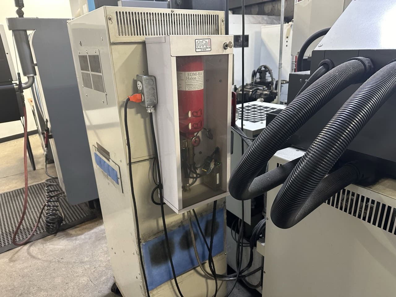 Mitsubishi EA8 Sinker EDM, 1999 - Tool Changer - Image 7