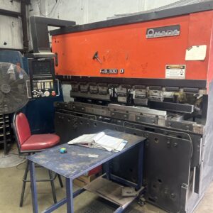 100 Ton x 8' Amada FBD 1025F Press Brake, 1988 - Tooling