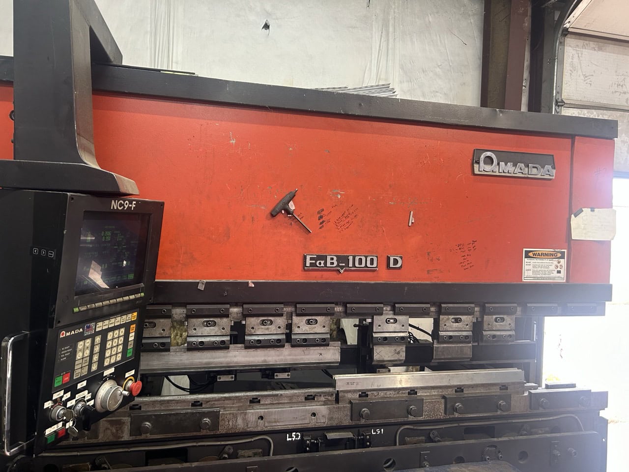 100 Ton x 8' Amada FBD 1025F Press Brake, 1988 - Tooling - Image 3