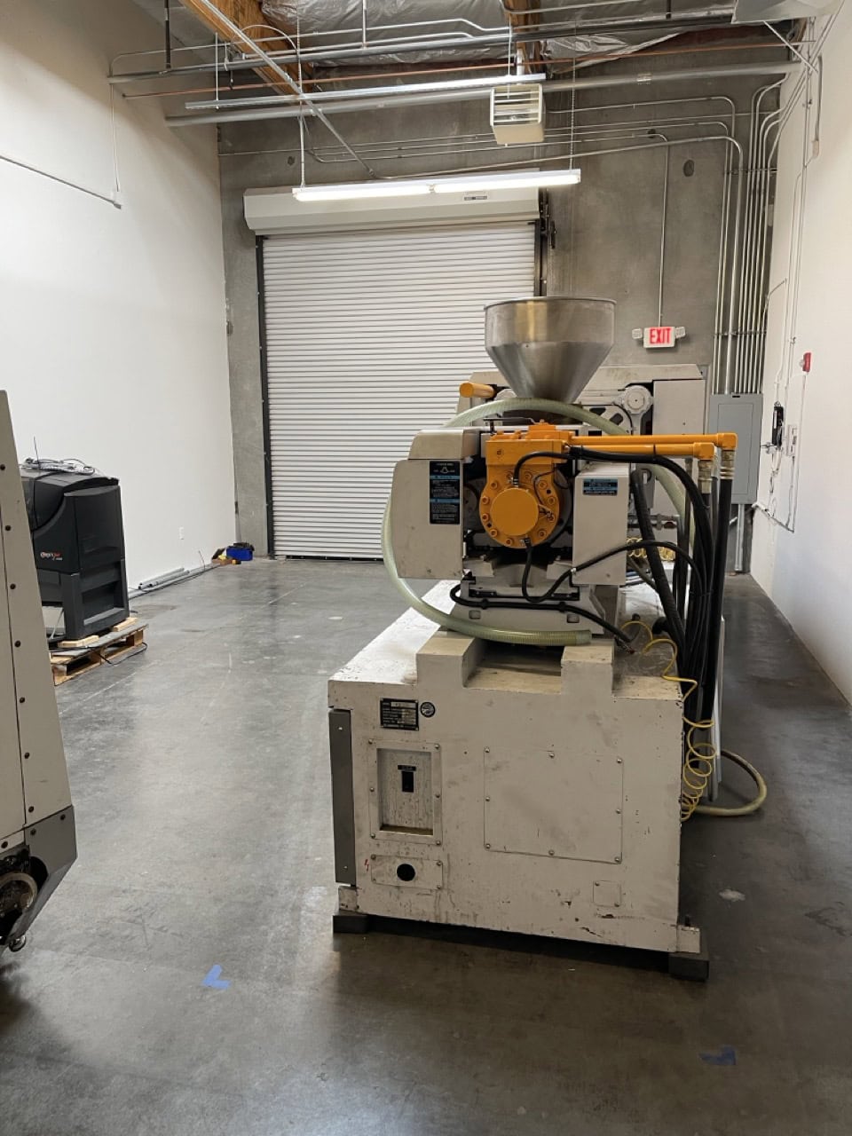 242 Ton 20.7 oz. Kawaguchi KX220 Injection Molding Machine , 2005 - Image 2
