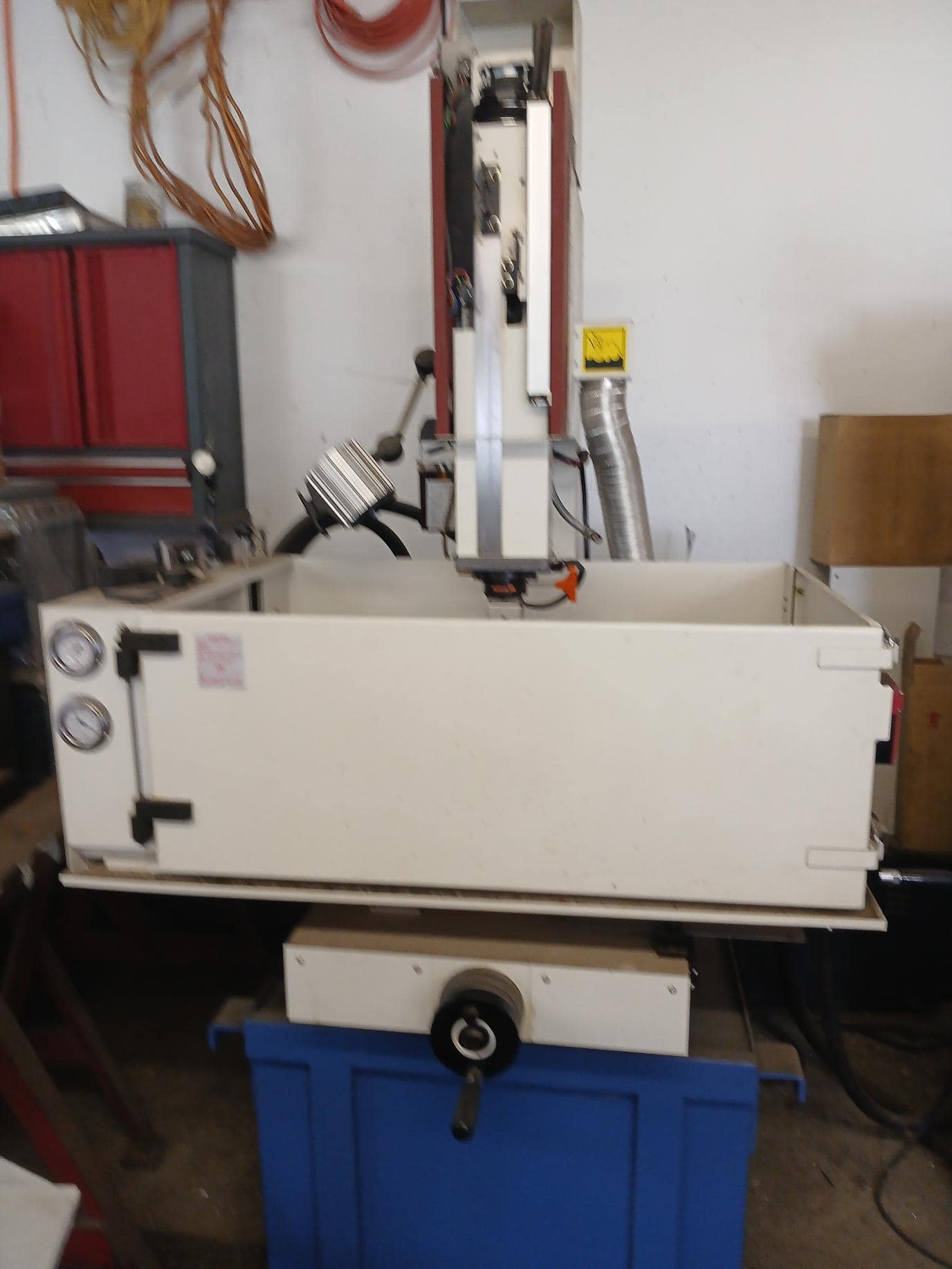 Chmer 323Z ZNC EDM, 2021 - Fire Suppression, 3R Macro Chuck, Macro Pallets - Image 2