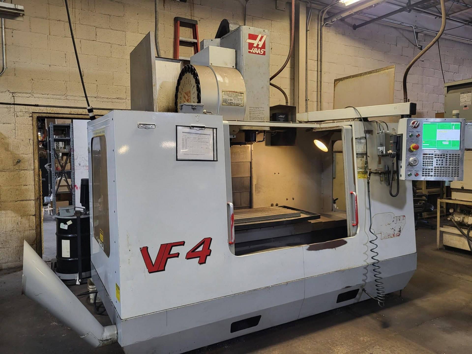 Haas VF-4 CNC VMC, 2001 - 4th Axis Drive & Prewire, Chip Auger, Side-Mount Tool Changer - Image 2