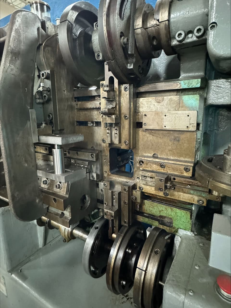 Torrington V81 Verti Slide Press, 1960 - Image 2