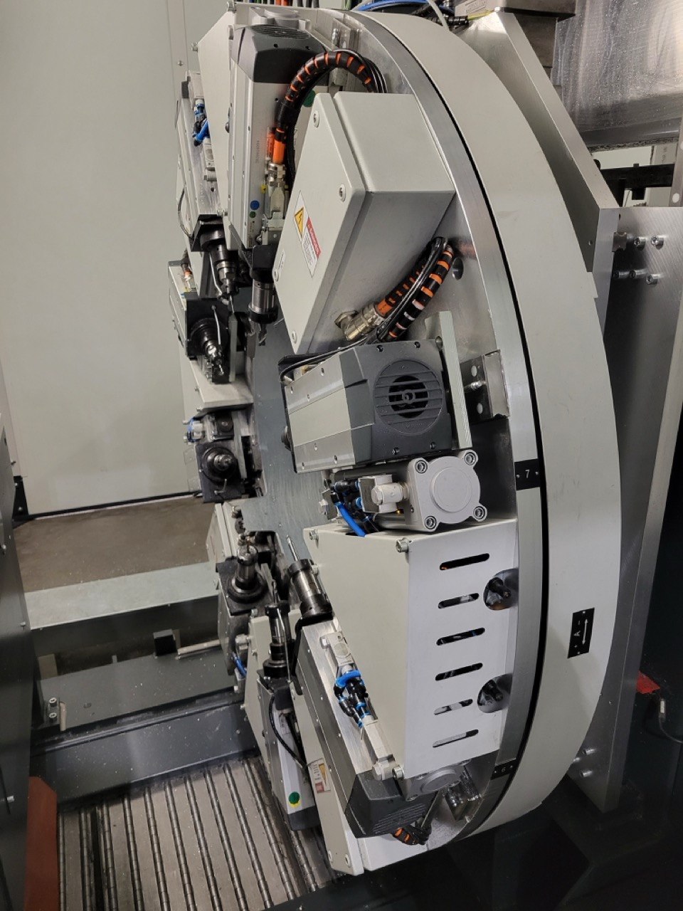 Elumatec SBZ 686 XXL CNC Profile Machining Center, 2022 - 62 Hours of Use, Fully Equipped - Image 26