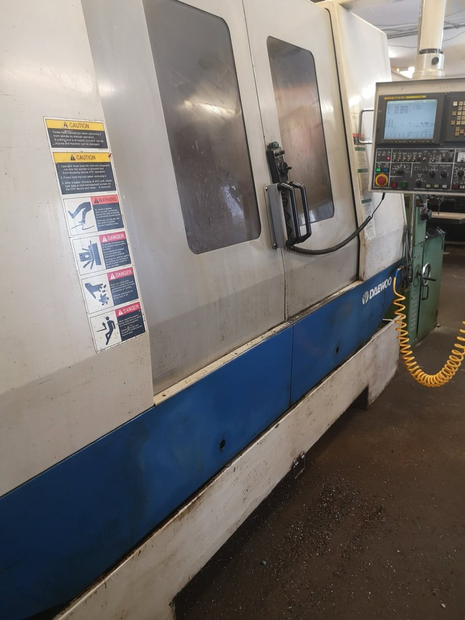 Daewoo DMV 5025 VMC, 2004 - Fanuc Control, Spindle Chiller, 12K Spindle - Image 3