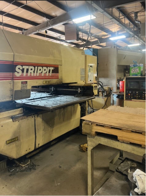 23 Ton LVD-Strippit FC 1000 XP CNC Turret Press Punch, 1993 - Image 4