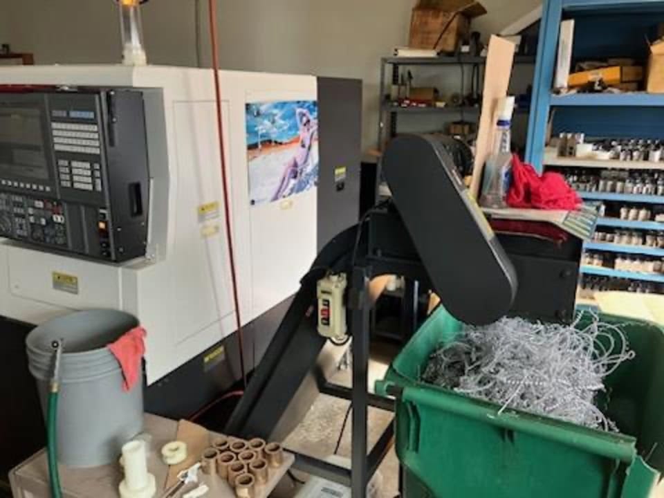 Okuma Genos L3000-E CNC Lathe, 2019 - Tailstock, Chip Conveyor - Image 5