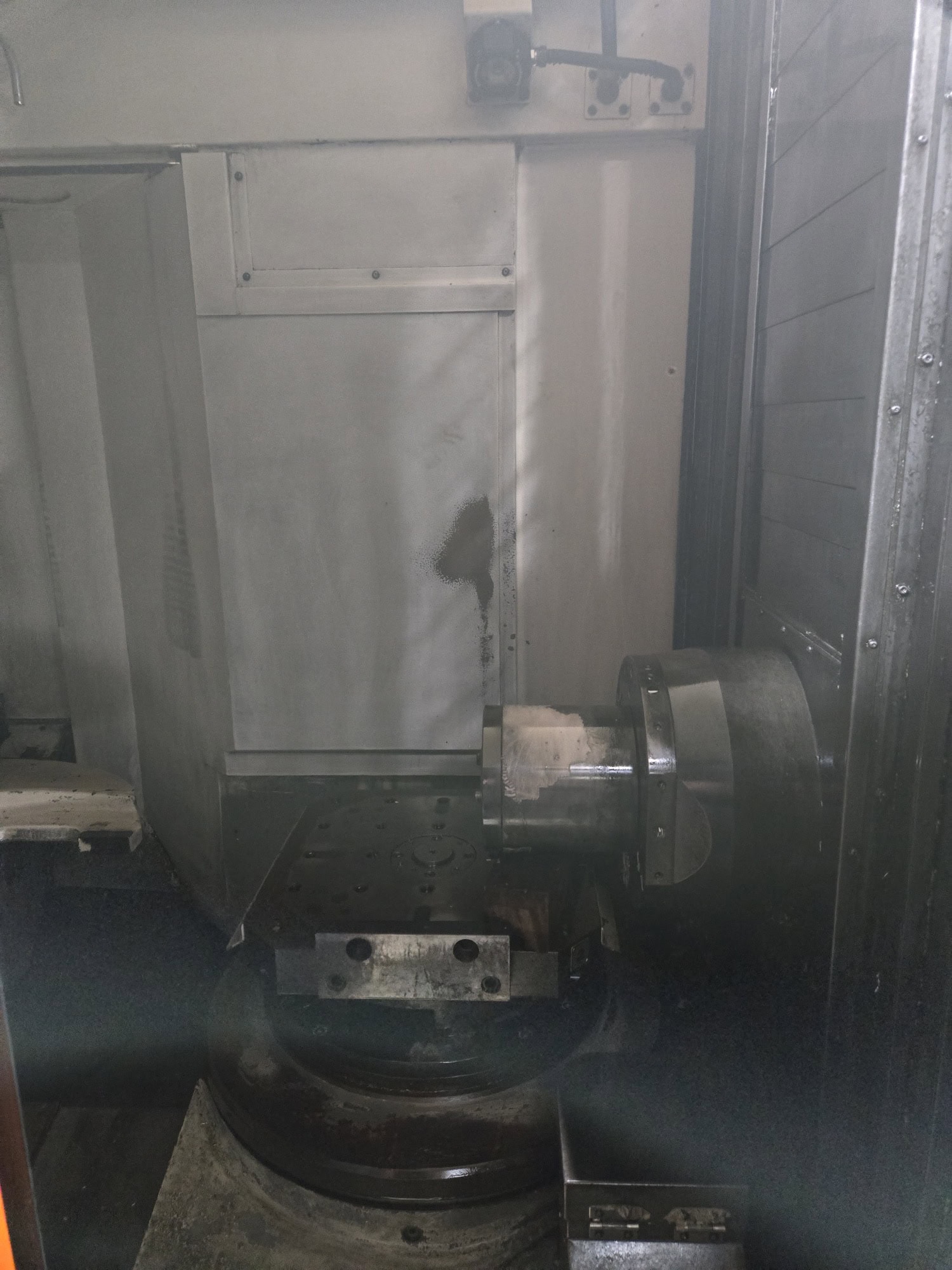 Mazak HCN-4000 400mm HMC, 2012 - 80 Tools, Full 4th Axis, CAT40, Probing, Chip Conveyor - Image 5