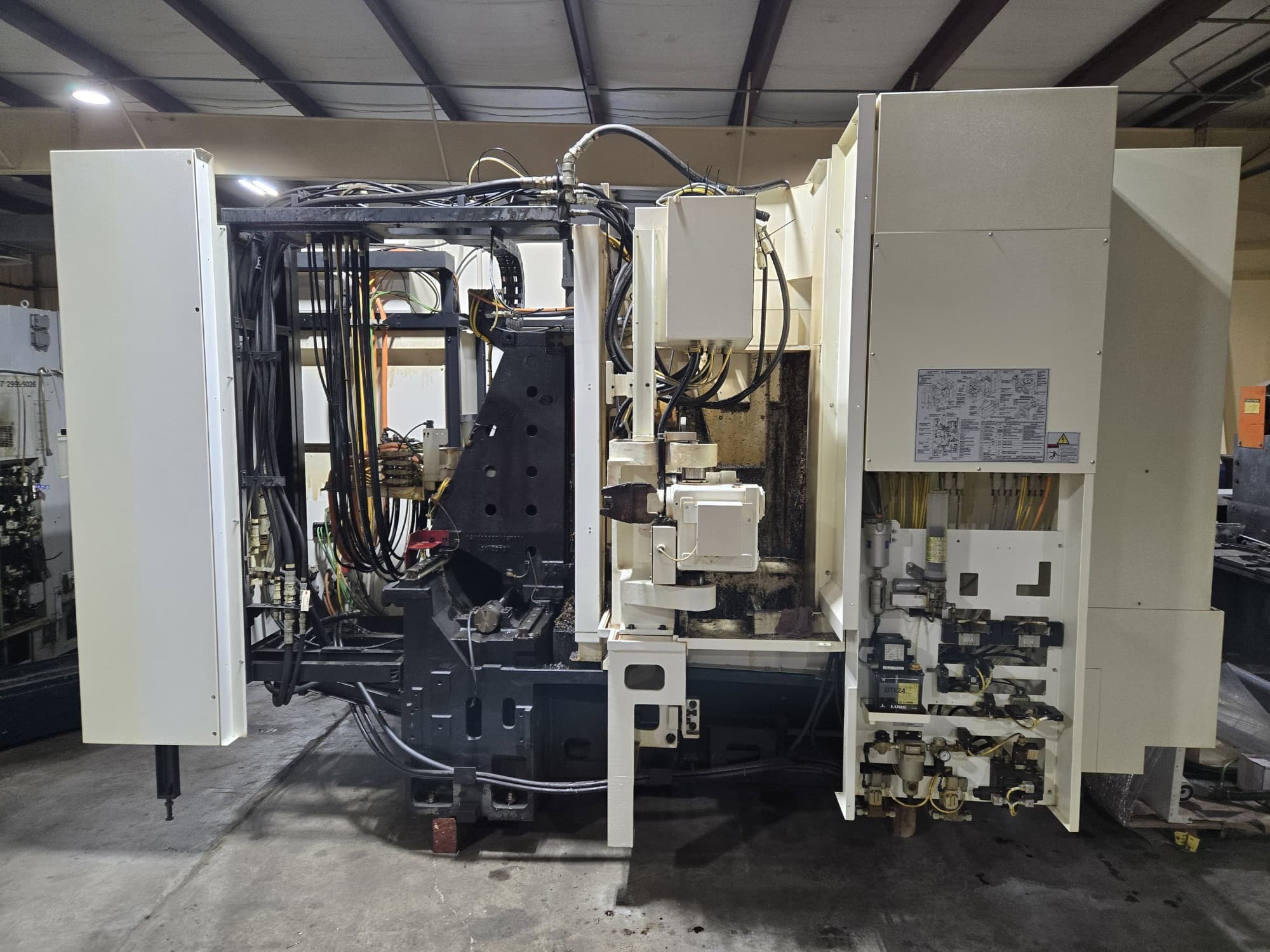 Mazak HCN-4000 400mm HMC, 2012 - 80 Tools, Full 4th Axis, CAT40, Probing, Chip Conveyor - Image 7
