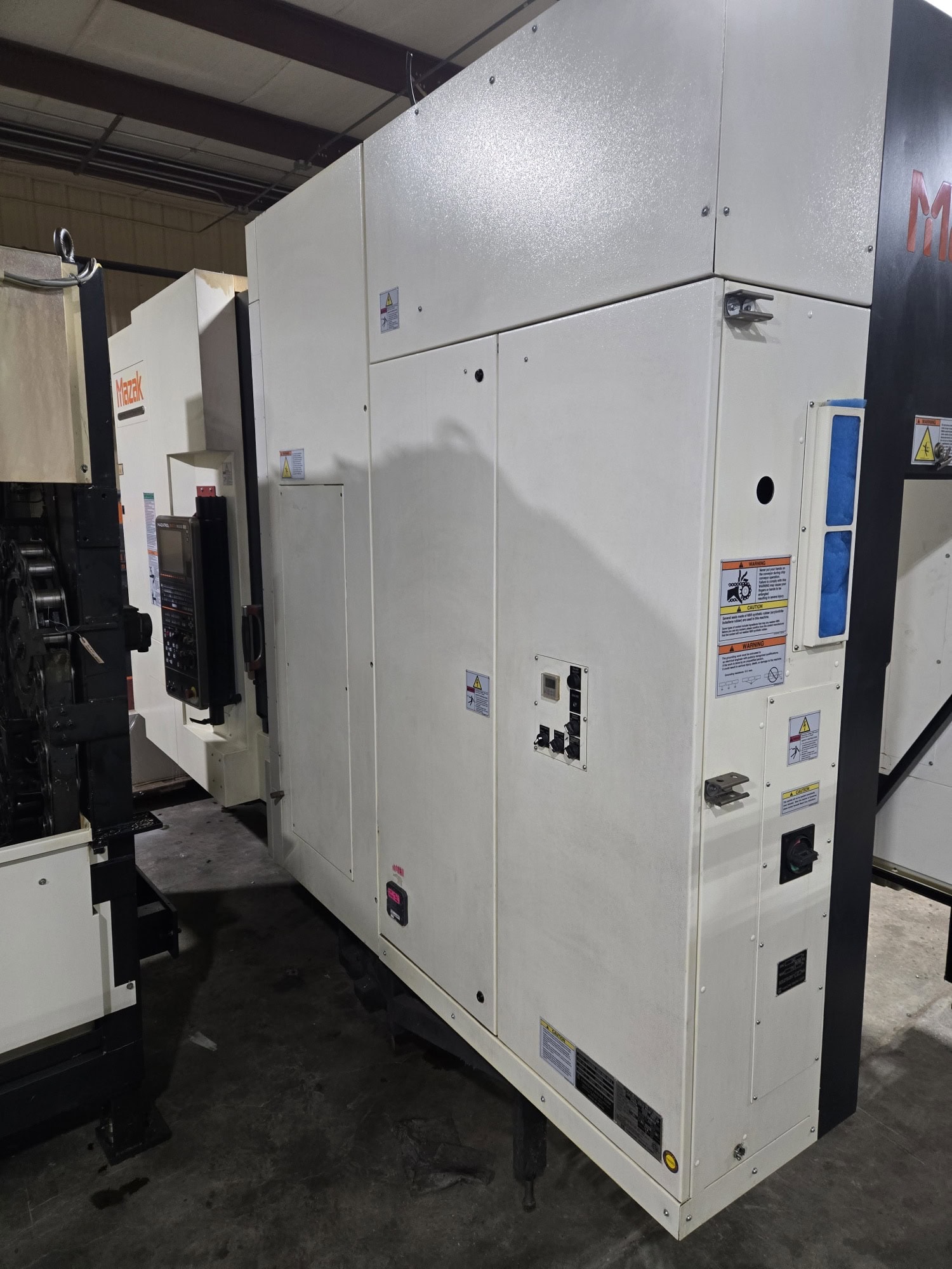 Mazak HCN-4000 400mm HMC, 2012 - 80 Tools, Full 4th Axis, CAT40, Probing, Chip Conveyor - Image 8