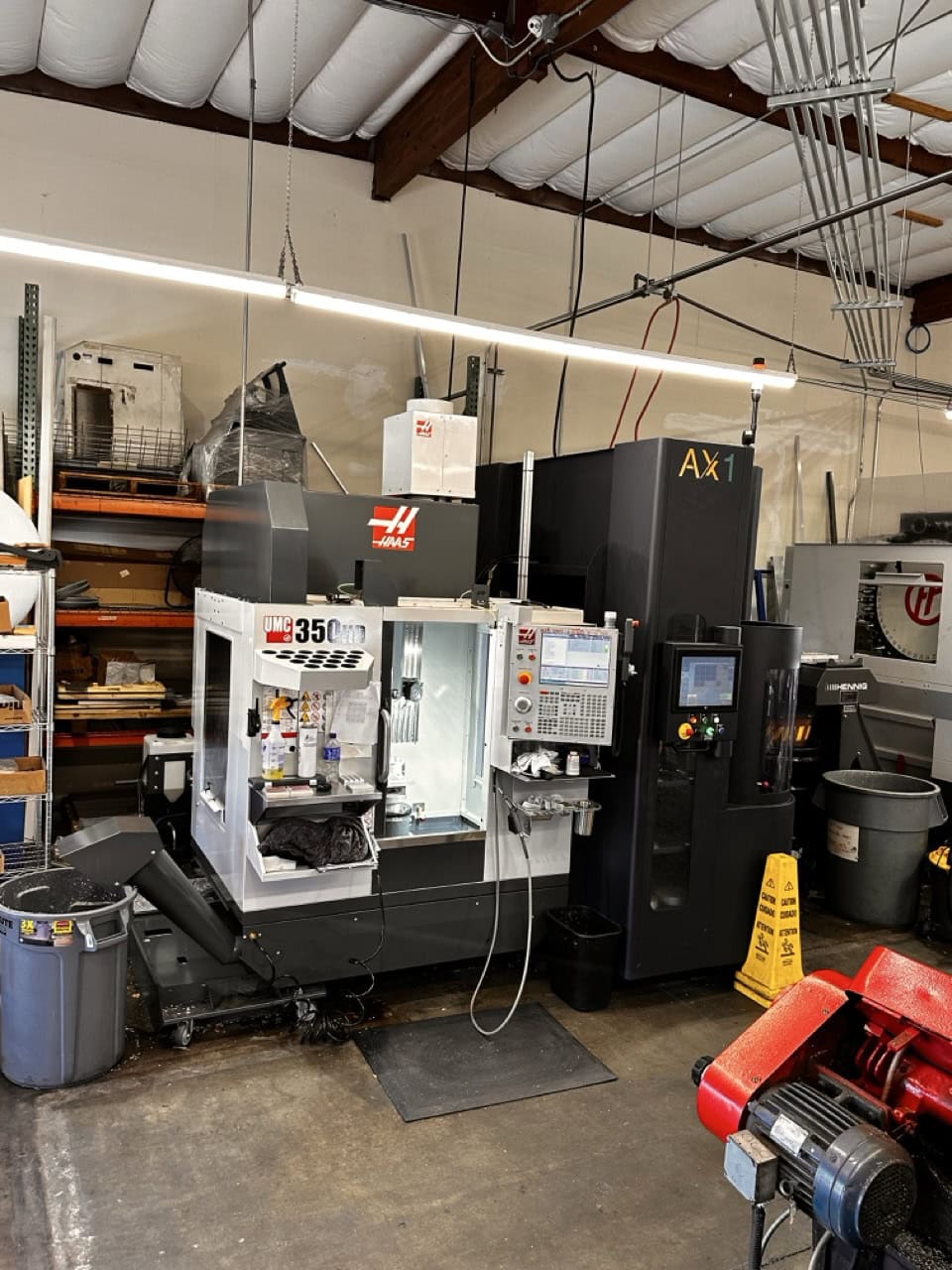 Haas UMC-350HD Universal Machining Center, 2023 - WIPS Probing, Coolant Through Spindle, 15K RPM