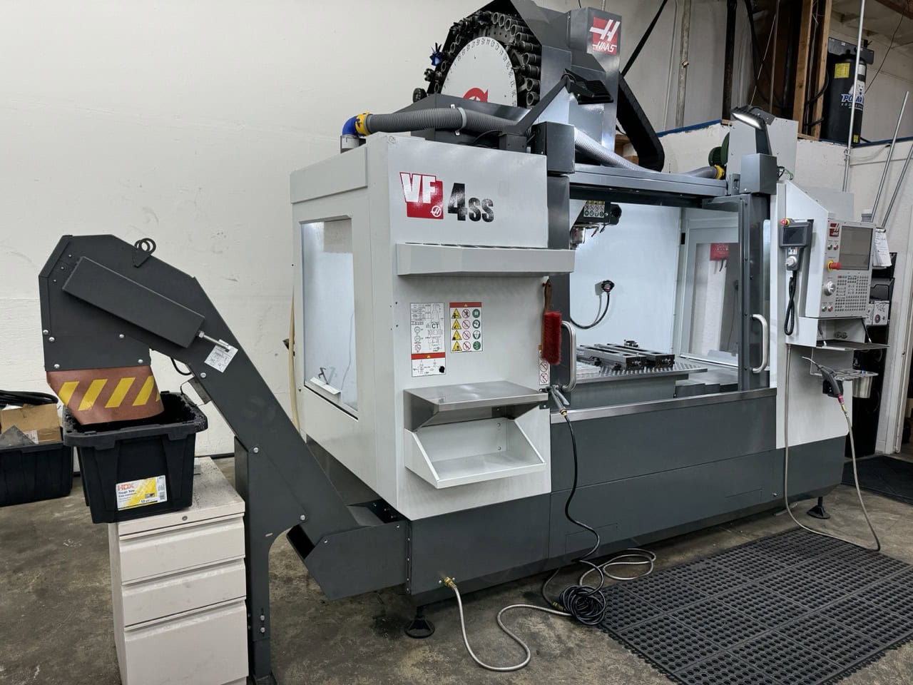 Haas VF-4SS CNC VMC, 2021- Coolant Thru Spindle, Chip Auger
